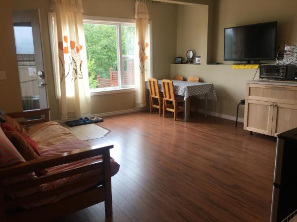 民宿Ann's House in Calgary : photo 9 de la chambre suite - vue sur montagne