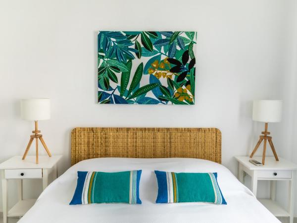 Faro Guest House : photo 2 de la chambre chambre double avec salle de bains privative