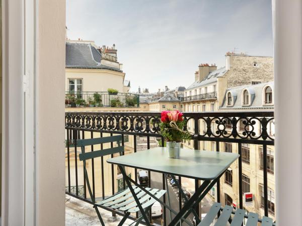 Hotel du College de France : photo 10 de la chambre chambre double supérieure avec balcon