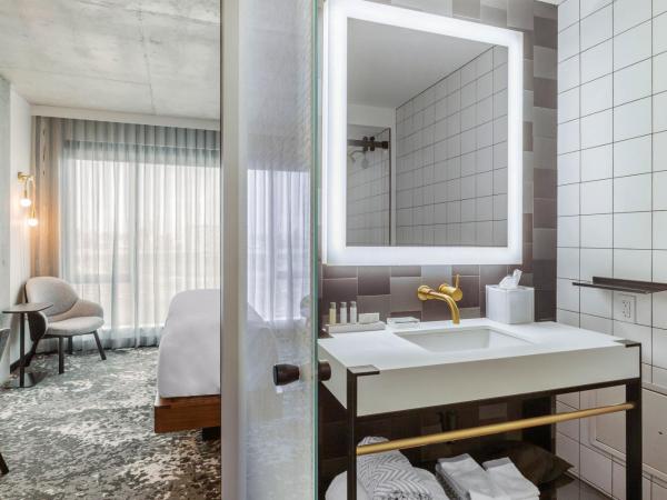 Cambria Hotels Boston Downtown - Seaport : photo 10 de la chambre chambre lit king-size supérieure - non-fumeurs