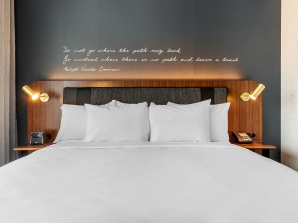 Cambria Hotels Boston Downtown - Seaport : photo 5 de la chambre chambre lit king-size supérieure - non-fumeurs