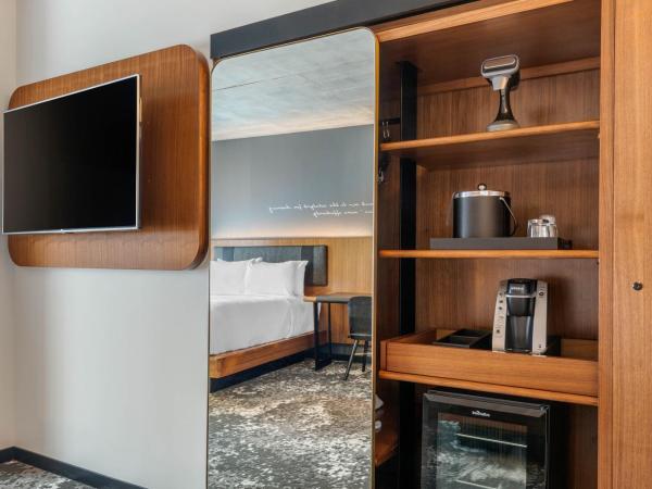 Cambria Hotels Boston Downtown - Seaport : photo 6 de la chambre suite lit king-size – non-fumeurs