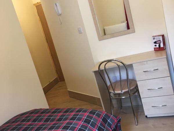 15 New Row : photo 1 de la chambre chambre simple avec salle de bains privative
