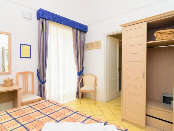 Albergo Villa Giusto : photo 3 de la chambre chambre double ou lits jumeaux - vue sur mer