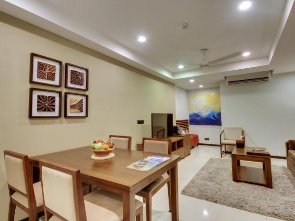 The Somerset Hotel : photo 4 de la chambre premier business suite (free return airport transfer, 10% off on food & beverage and complimentary gym access)