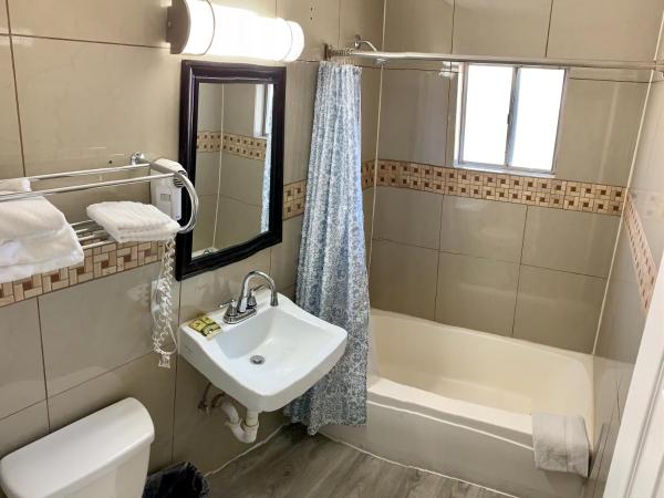 Walden Motel : photo 10 de la chambre chambre lit king-size - non-fumeurs