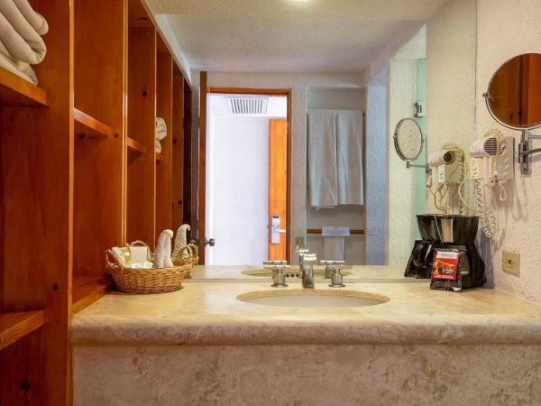 Hotel Los Patios : photo 5 de la chambre standard room with 2 queen size beds and balcony