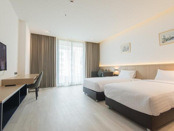 Madison Bangkok Hotel : photo 2 de la chambre chambre double supérieure avec deux lits doubles