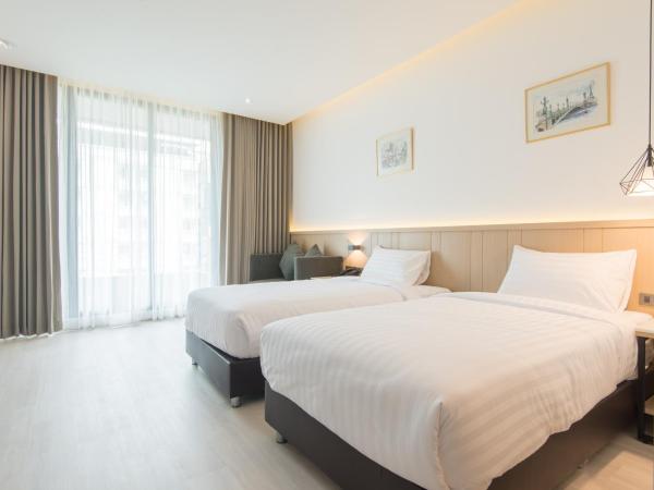 Madison Bangkok Hotel : photo 4 de la chambre chambre double supérieure avec deux lits doubles
