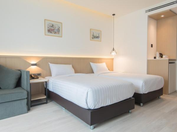 Madison Bangkok Hotel : photo 5 de la chambre chambre double supérieure avec deux lits doubles