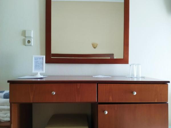 Filoxenia Hotel : photo 1 de la chambre chambre lits jumeaux pour personnes à mobilité réduite