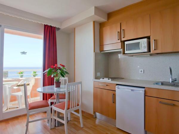 Ona Princesa Playa : photo 4 de la chambre studio avec vue partielle sur la mer

