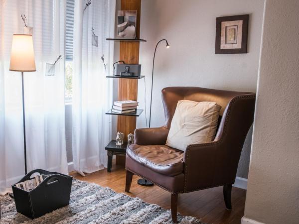 Cadet Hotel : photo 5 de la chambre suite junior avec lit king-size 