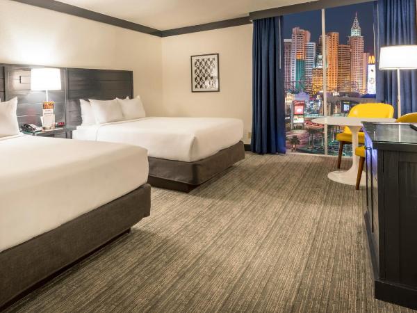 OYO Hotel and Casino Las Vegas : photo 1 de la chambre chambre lit queen-size - vue sur strip