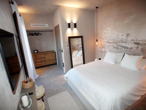 Casa Nostra Luxury Suites & Spa : photo 3 de la chambre suite deluxe avec baignoire spa