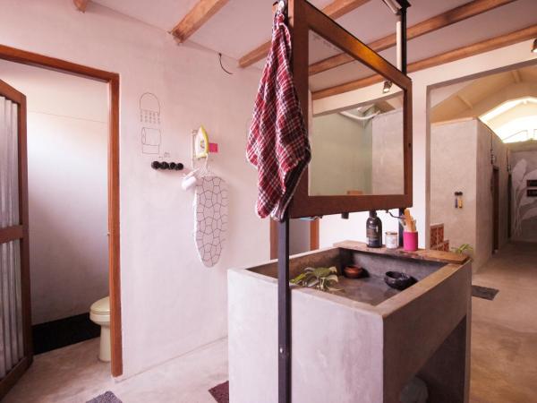 Sante Commune Yogyakarta : photo 7 de la chambre dortoir mixte de 8 lits 