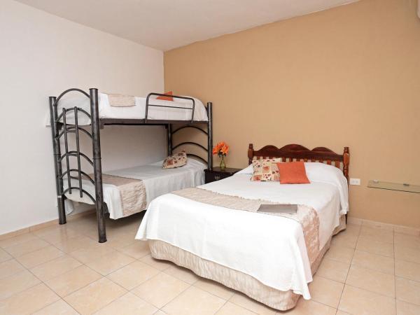 Casa de Ana - Habitación privada : photo 2 de la chambre chambre quadruple avec salle de bains privative