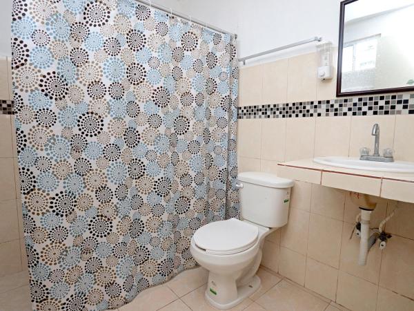 Casa de Ana - Habitación privada : photo 4 de la chambre chambre familiale avec salle de bains privative