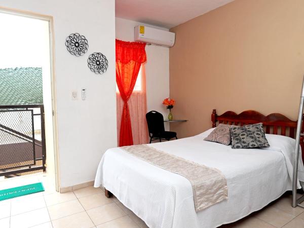 Casa de Ana - Habitación privada : photo 1 de la chambre chambre quadruple avec salle de bains privative