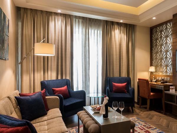 Ramada Gurgaon Central : photo 2 de la chambre executive suite with happy hours (1+1 ;only applicable for imfl not all the brand at the bar) and 20% discount on f&b