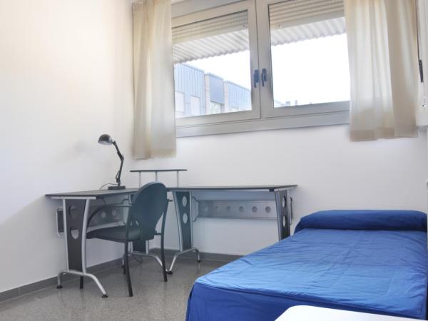 Residencia Universitaria Campus de Montilivi : photo 5 de la chambre appartement 3 chambres