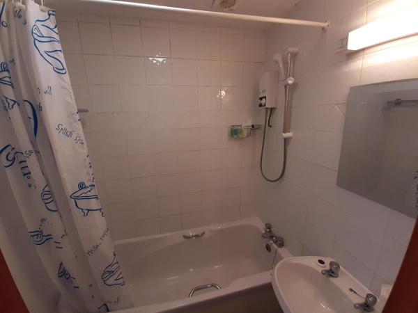 Cherry Blossom Inn : photo 9 de la chambre chambre lits jumeaux