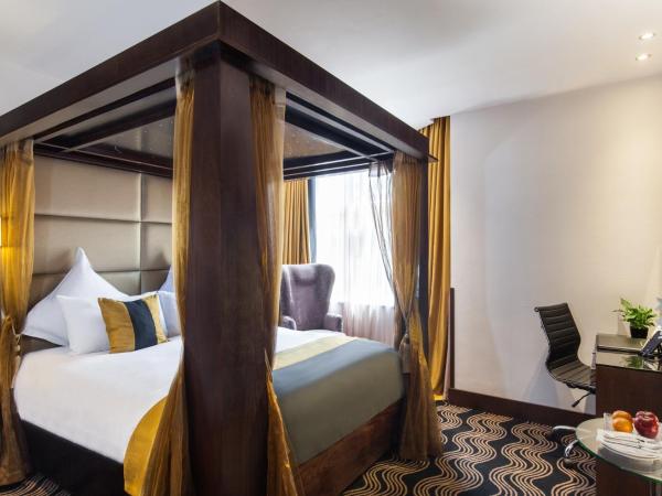 Montcalm Piccadilly Townhouse, London West End : photo 3 de la chambre suite avec lit à baldaquin