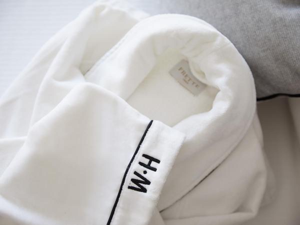 The Whitney Hotel Boston : photo 7 de la chambre hébergement lit king-size - vue sur charles river