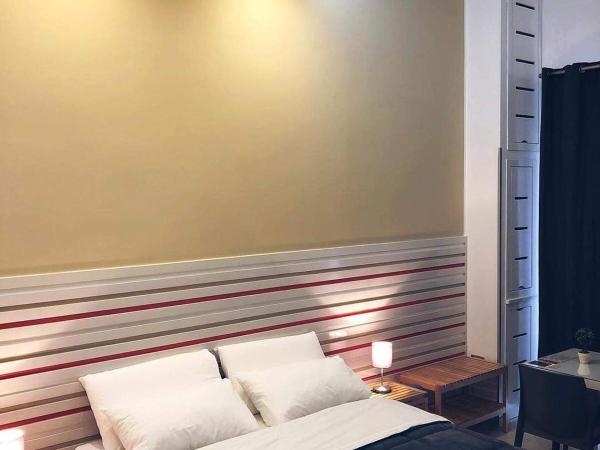 La Stella Di Napoli B&B : photo 2 de la chambre chambre double avec salle de bains privative