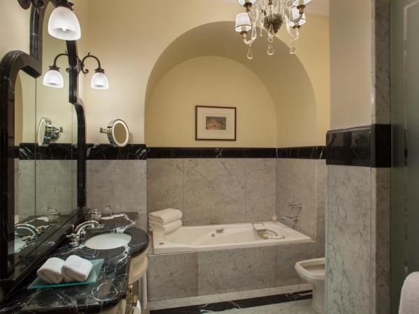 Four Seasons Hotel Buenos Aires : photo 5 de la chambre suite ambassadeur demeure de caractère lit king-size