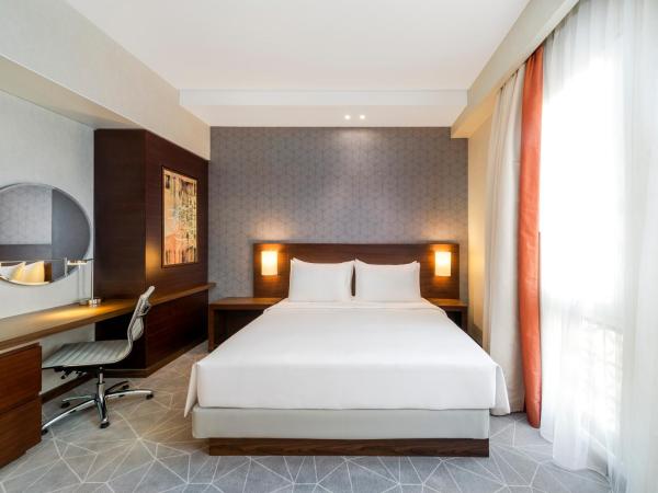 Hyatt Place Dubai Wasl District : photo 6 de la chambre chambre lit king-size avec canapé-lit
