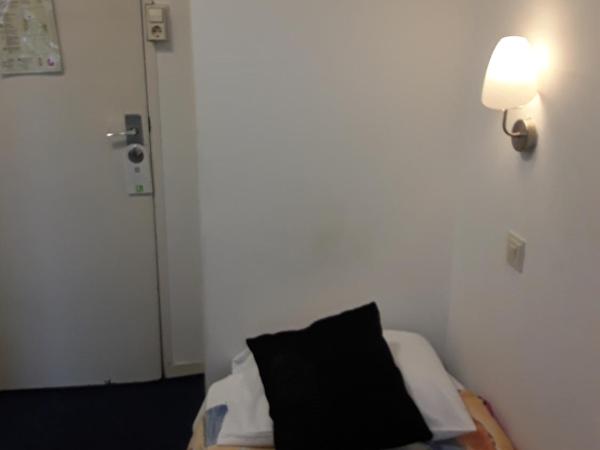 Hotel Baan : photo 5 de la chambre chambre simple avec salle de bains privative