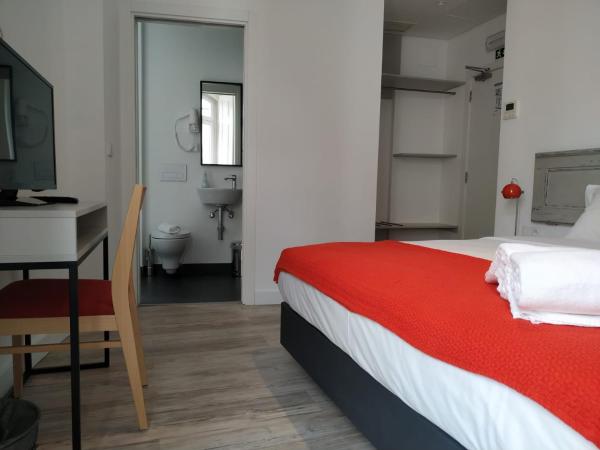 Be Lisbon Hostel Intendente : photo 2 de la chambre chambre double avec salle de bains privative