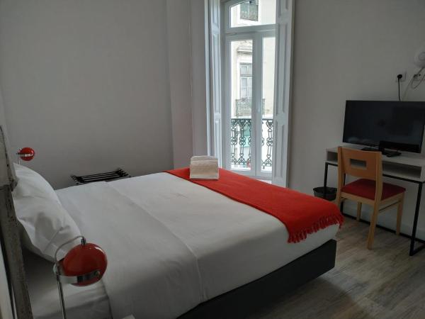 Be Lisbon Hostel Intendente : photo 1 de la chambre chambre double avec salle de bains privative