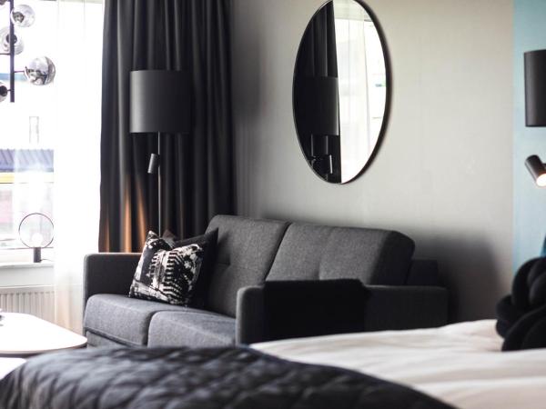 Sky Hotel City Apartments : photo 4 de la chambre studio double avec canapé-lit