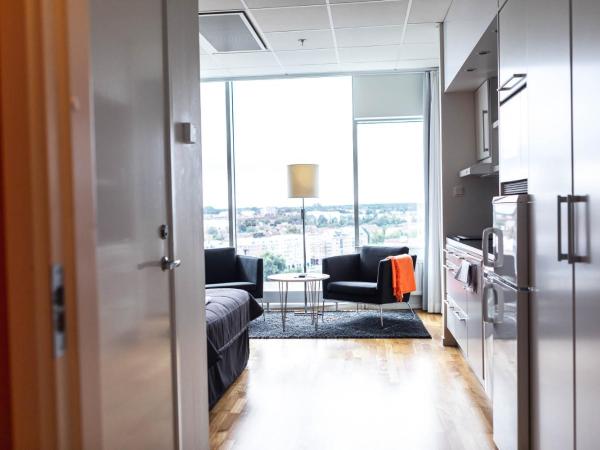 Sky Hotel Apartments Tornet : photo 2 de la chambre studio double - top floor