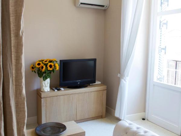 Palazzo Brunaccini Boutique Hotel : photo 9 de la chambre chambre supérieure avec lit à baldaquin