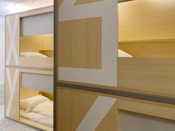 WeFlow Hostel (Shanghai Xintiandi) : photo 1 de la chambre bed in 12-bed in female dormitory room 