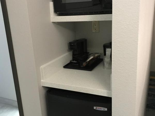 Clarion Pointe OKC Airport : photo 2 de la chambre chambre lit king-size standard - non-fumeurs