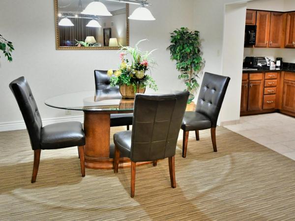 Ramada by Wyndham Jacksonville Hotel & Conference Center : photo 2 de la chambre suite mandarin 1 chambre - non-fumeurs