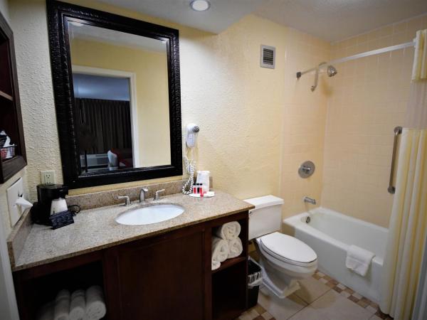 Ramada by Wyndham Jacksonville Hotel & Conference Center : photo 8 de la chambre chambre 2 lits queen-size - non-fumeurs
