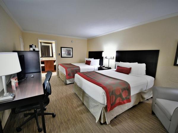 Ramada by Wyndham Jacksonville Hotel & Conference Center : photo 3 de la chambre chambre avec 2 grands lits queen-size