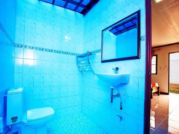 Lanta Coral Beach Resort : photo 6 de la chambre bungalow familial