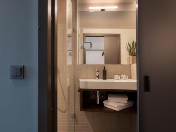 PIERDREI Hotel HafenCity Hamburg : photo 2 de la chambre petit hébergement