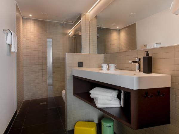 PIERDREI Hotel HafenCity Hamburg : photo 4 de la chambre chambre moyenne