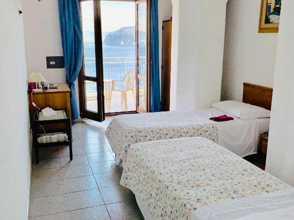 Hotel Settimo Cielo : photo 1 de la chambre chambre lits jumeaux avec balcon