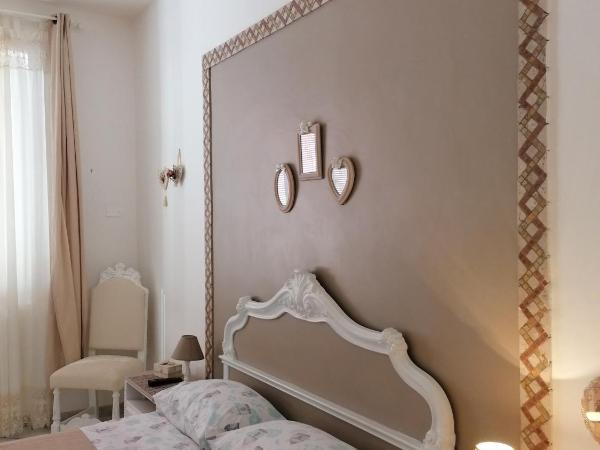 B&B Le Rose : photo 5 de la chambre chambre double avec salle de bains privative