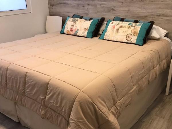 Giova Apart Salta : photo 1 de la chambre chambre familiale avec salle de bains commune