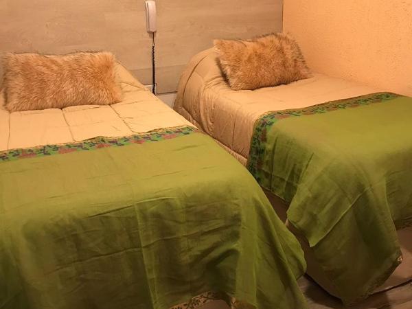 Giova Apart Salta : photo 6 de la chambre chambre familiale avec salle de bains commune