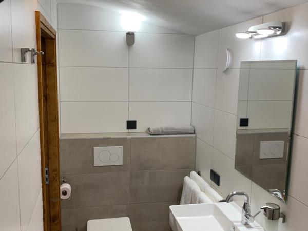 B&B Diemerplein : photo 4 de la chambre chambre lit queen-size - vue sur jardin